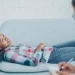¿Cómo se aborda la violencia contra la mujer y el trauma desde el enfoque del Psicoanálisis?
